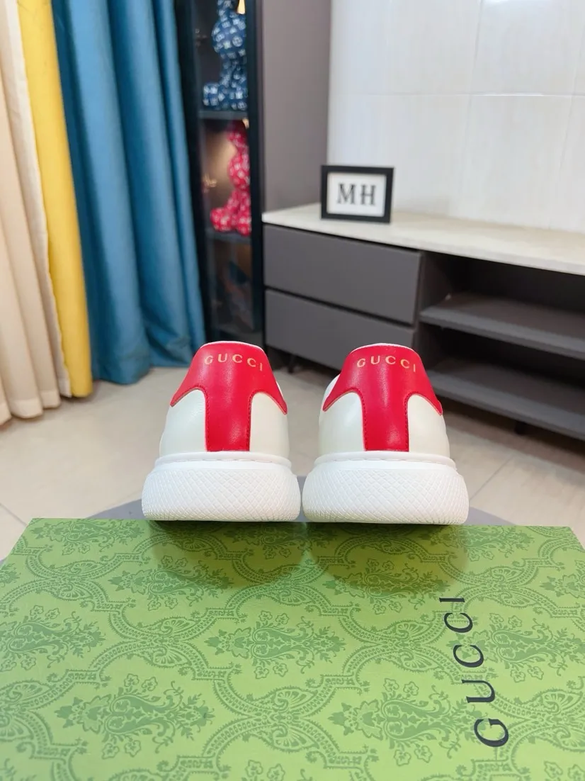 Factory price 480🌹🌹GUCCI [Gucci] New high-end brand of men's shoes, the latest fashionable casual men's shoes, trendy and versatile style, relaxed and sporty style, uppers imported from Italy, first-layer cowhide, genuine leather lining and ultra-fine workmanship. Original personalized fashionable rubber wear-resistant outsole, light and comfortable on the foot, size 38-44